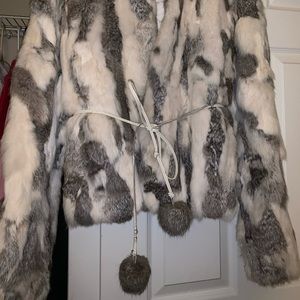 ONLY WORN 2 TIMES. AMAZING FUR COAT.